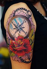 arm farve rose kompas tatoveringsmønster