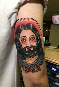 Tatuaggio avatar di colore del braccio dagli occhi luminosi