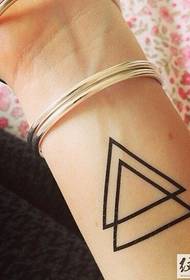 Geometryske kontrôle Favoriete geometryske tatoet op 'e earm