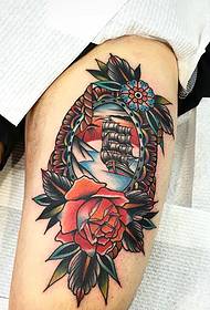 εμφανή μεγάλο τατουάζ κόκκινο λουλούδι στο χέρι 18318-κορίτσια εναλλακτικό παγωτό τατουάζ βραχίονα