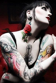 σέξι άγρια τατουάζ τέχνης ομορφιάς