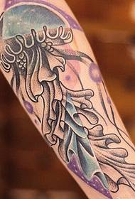Padrão de tatuagem de medusa de cor de braço