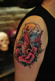 tatuaggio creativo fiore di fioritura al chiaro di luna