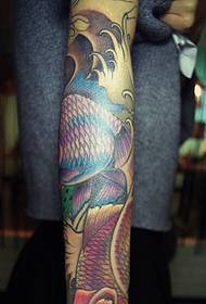 歘 colored small squid tattoo on the arm
