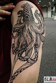 alternatives Oktopus-Tattoo auf dem Arm 19910-Arm traditionelles Geisha-Tattoo-Muster