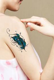 ສີແຂນແຂນ peacock ສີຂຽວ feather tattoo ສູງ elegant