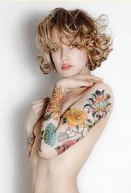 sexy schoonheid arm mooie roos tattoo
