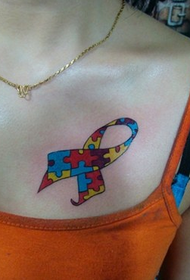 женски цвят на гърдите пъзел татуировка модел