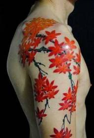 ruku crveni javorov list tetovaža uzorak