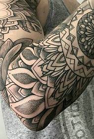 Большая типичная традиционная тотемная татуировка