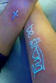 Arm fluoreszierende englische Wort Tattoo-Muster