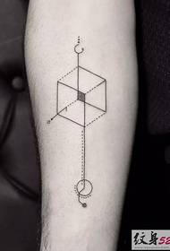 Piccolo tatuaggio di moda a controllo geometrico