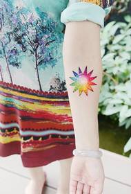 käsivarsi unelma sateenkaari aurinko tatuointi