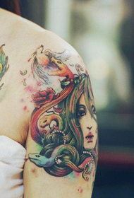corak tatu Medusa warna lengan