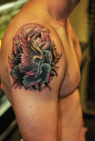 tatuaggio di ali di rosa braccio maschile