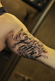 braccio rosa e schizzi tatuaggio inglese