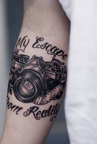 tatuaggio macchina fotografica braccio molto individuale