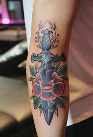 tatuaggio del tatuaggio di personalità di colore accattivante
