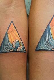 çifti i modës tatuazhi i personalitetit me trekëndësh me ngjyrë