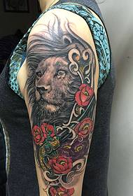 diversi meravigliosi tatuaggi totem braccio ricco