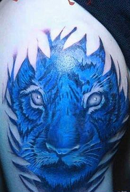 beso perfektua Kolore tigre burua tatuaje argazkia