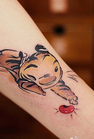 오렌지 작은 미니 호랑이 귀여운 문신 패턴