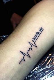 armare un semplice semplice tatuaggio ECG