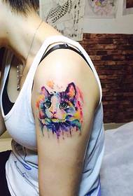 소녀 팔 귀여운 그린 고양이 문신