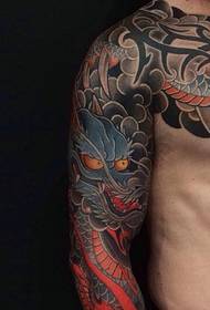 Persönlichkeit klassische Arm Halbrüstung Drachen Tattoo ist sehr dominierend