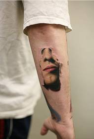 impresionante brazo tatuaje 3D
