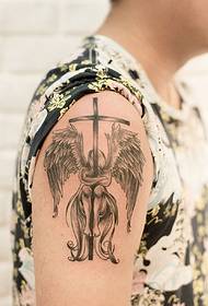 Цветни мушкарац крст и анђео тетоважа