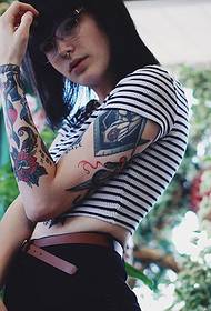 Nwa agbọghọbịa Sven 乖 tattoo