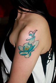 edertasun besoa Lotus tatuaje eredu dotorea