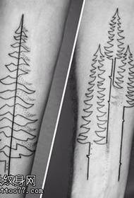 胳膊上点刺的松树纹身图案