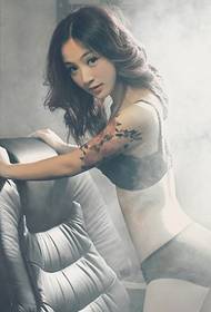 tatuaggio di bellezza sexy braccio fiore