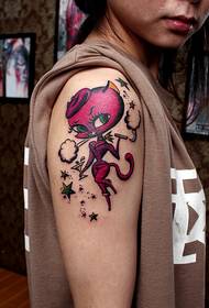 Tatuaje de gatito encantador brazo rapaza