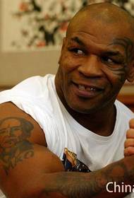 Boxing Tyson sab caj npab tattooed Chairman Mao