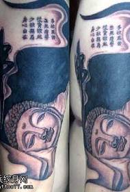 Big Buddha i runga i te ringa me te huinga huinga Sanskrit tattoo