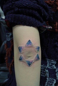 женщина рука красивая цветная звездная татуировка шестиконечная звезда
