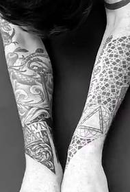 asla güzel kol siyah ve beyaz totem dövme