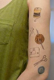 महिला बांह रंग रचनात्मक बुना हुआ टैटू पैटर्न
