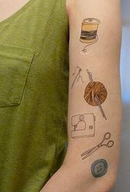 modello di tatuaggio prop creativo tessuto colore braccio femminile
