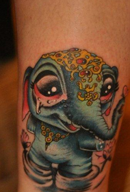 kolor ramienia ładny obraz tatuażu małego słonia