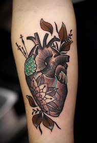 tatuaje de corazón no brazo 18627 - brazo moi individual Tatuaje de cámara