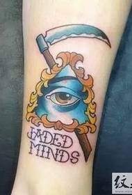 Rameno obsahuje tetovanie Božích očí