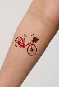 tatuagem linda bicicleta no braço