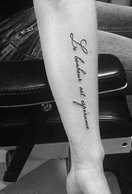 adatto a tatuaggio inglese del braccio della bambina di Wen Jing