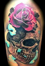 Arm Farbe europäischen und amerikanischen Schädel Blume Tattoo-Muster