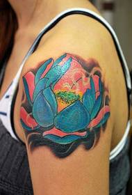 Жіночий рука синій лотос татуювання візерунок