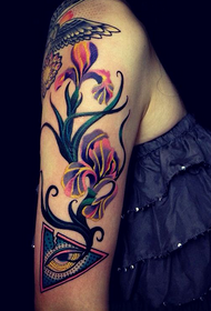 meisjes arm driehoek oog bloem arm tattoo